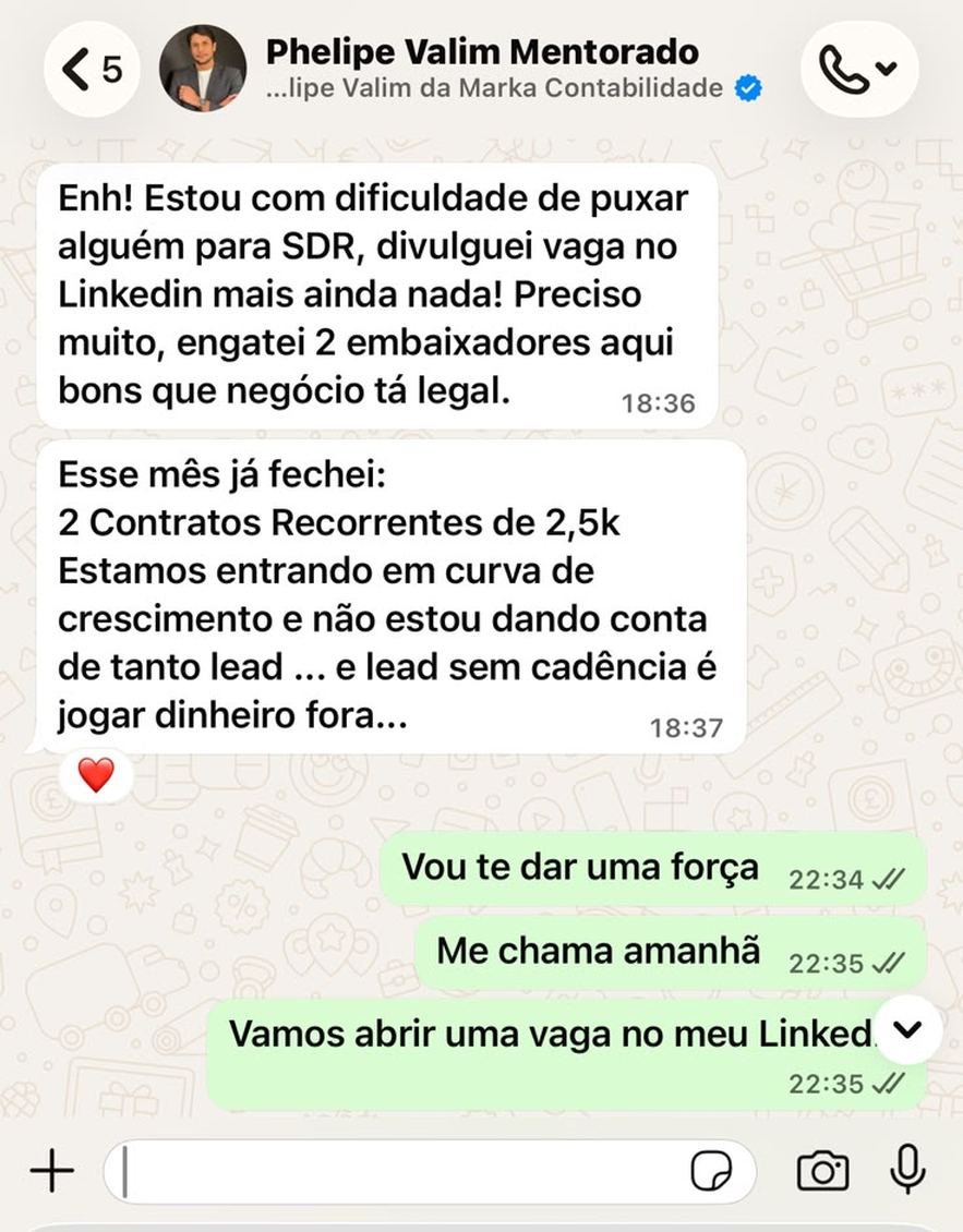Print de conversa: mentorado relata dois contratos recorrentes de 2,5 mil reais fechados no mês.
